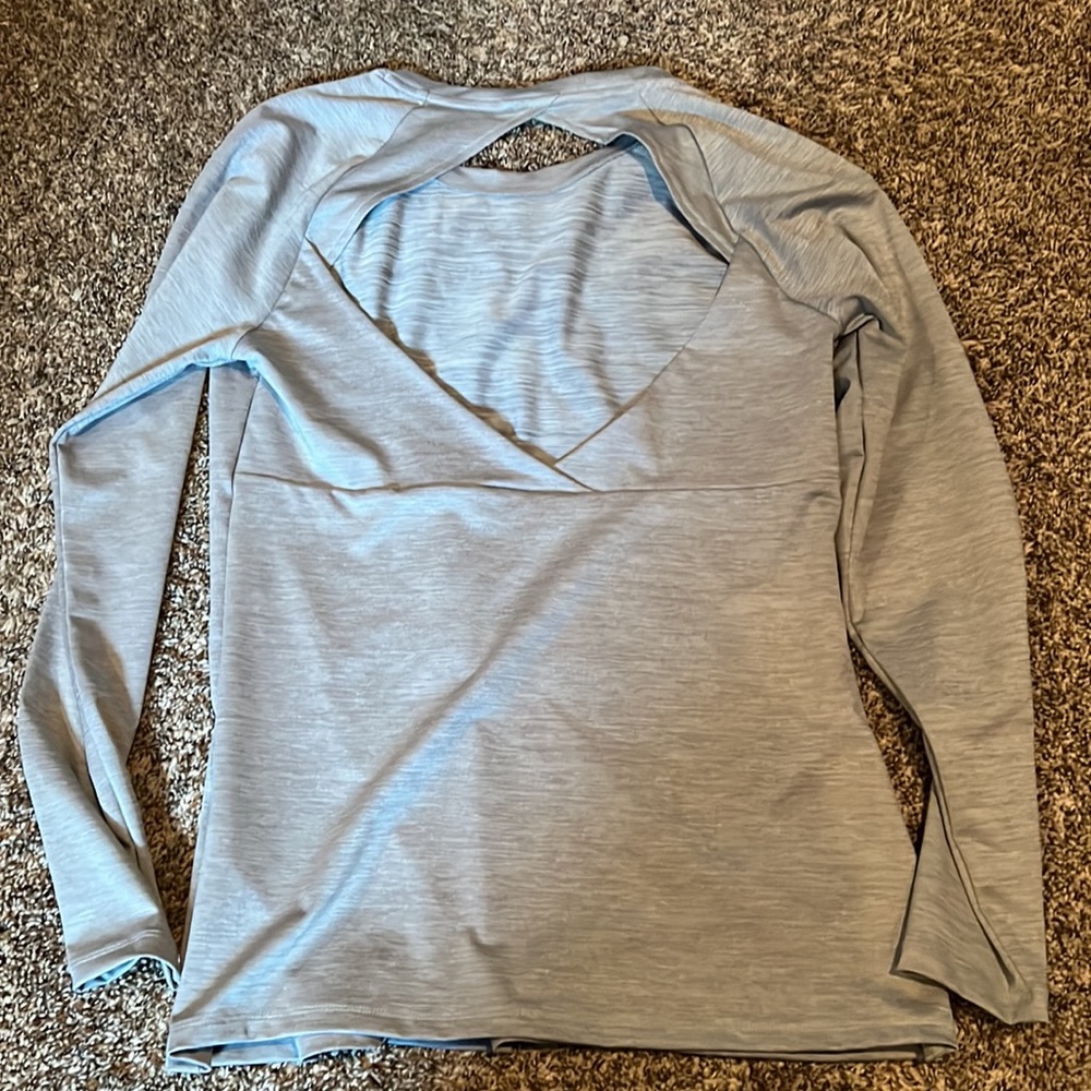 Womens Large Long sleeve under armour shirt - Picture 3 of 4